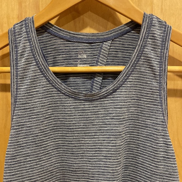 GAP Open-Back, Crew-Neck Tank - Picture 2 of 14